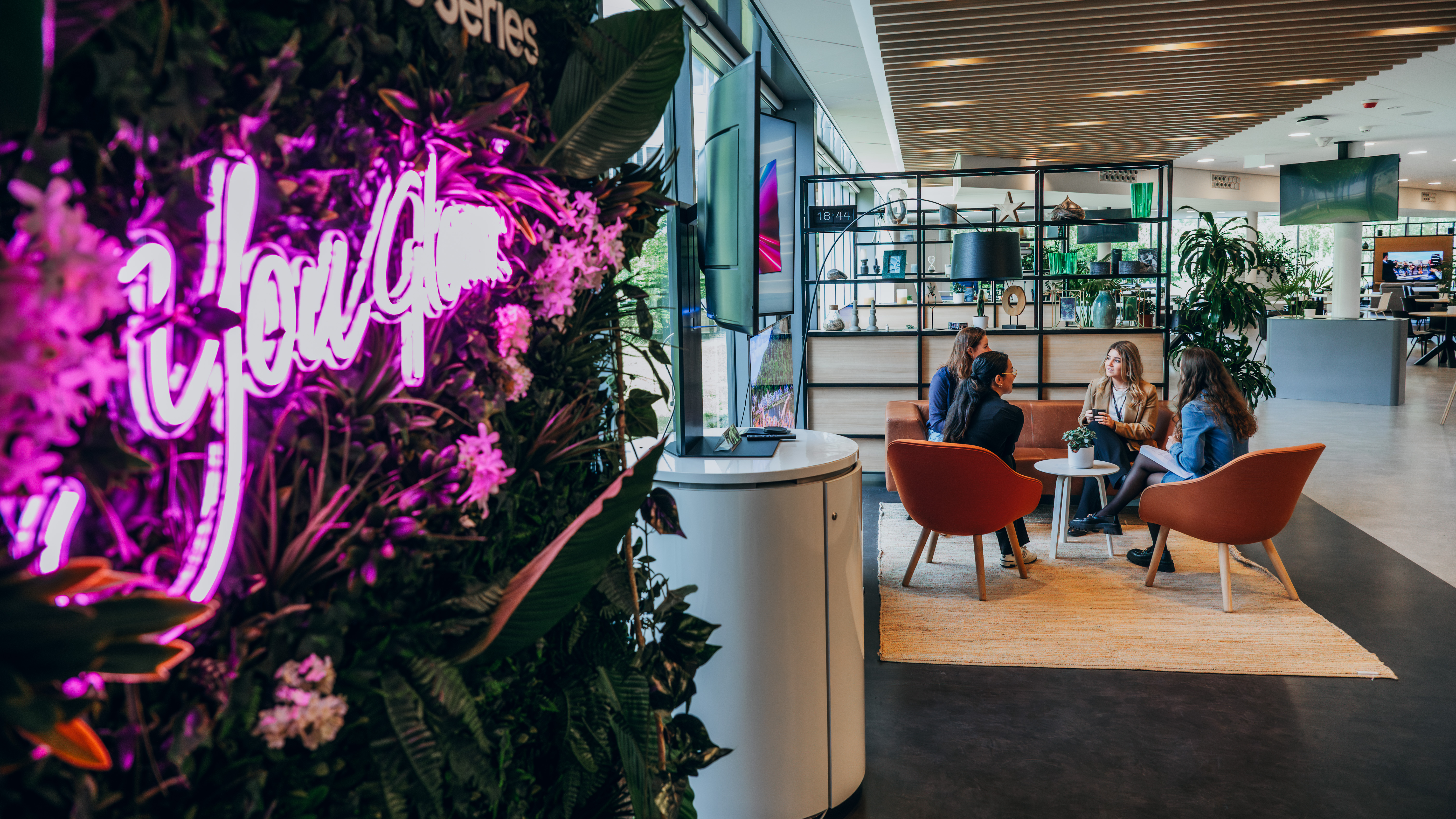 X extra 1 Samsung 06 July MichaelSzarpak (4)